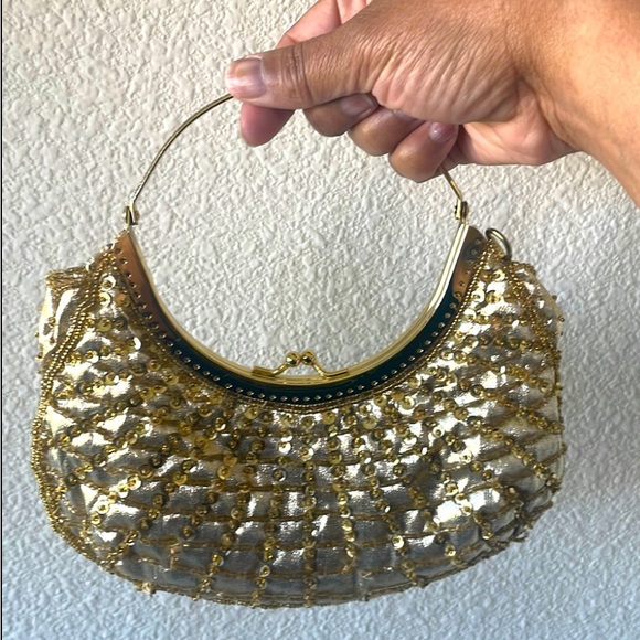 Gold sequins purse! Perfect for cocktail hour! - Picture 5 of 5
